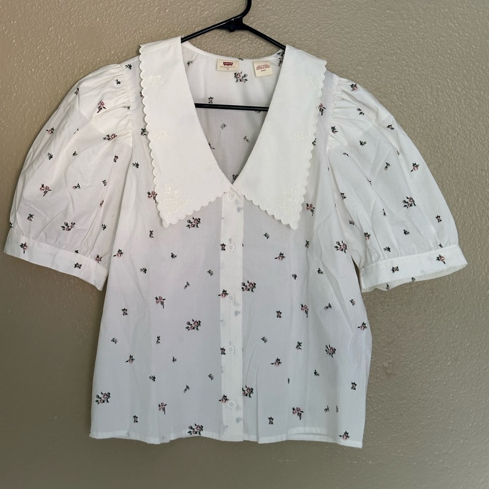Levis collared top